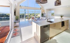 Luxury Beachside Living Elegant 3-Bedroom Haven