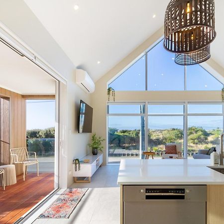 Luxury Beachside Living Elegant 3-Bedroom Haven Christchurch Exterior photo