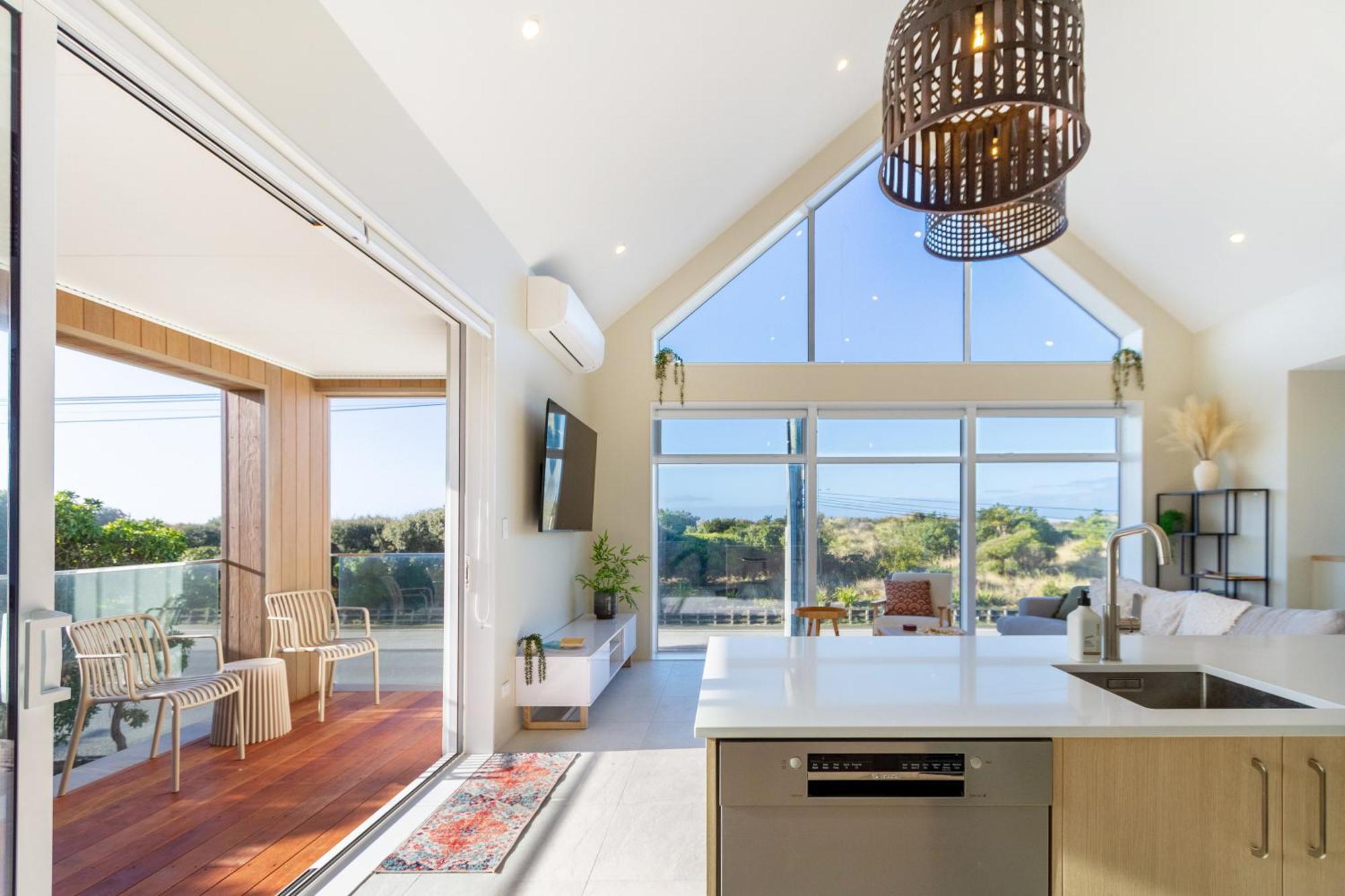 Luxury Beachside Living Elegant 3-Bedroom Haven Christchurch Exterior photo