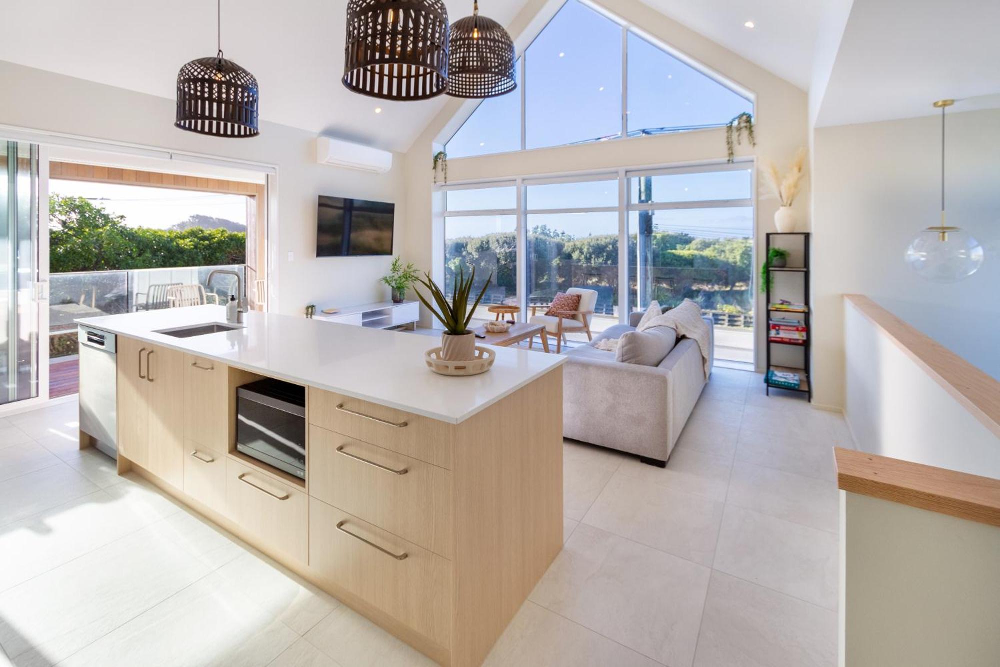 Luxury Beachside Living Elegant 3-Bedroom Haven Christchurch Exterior photo