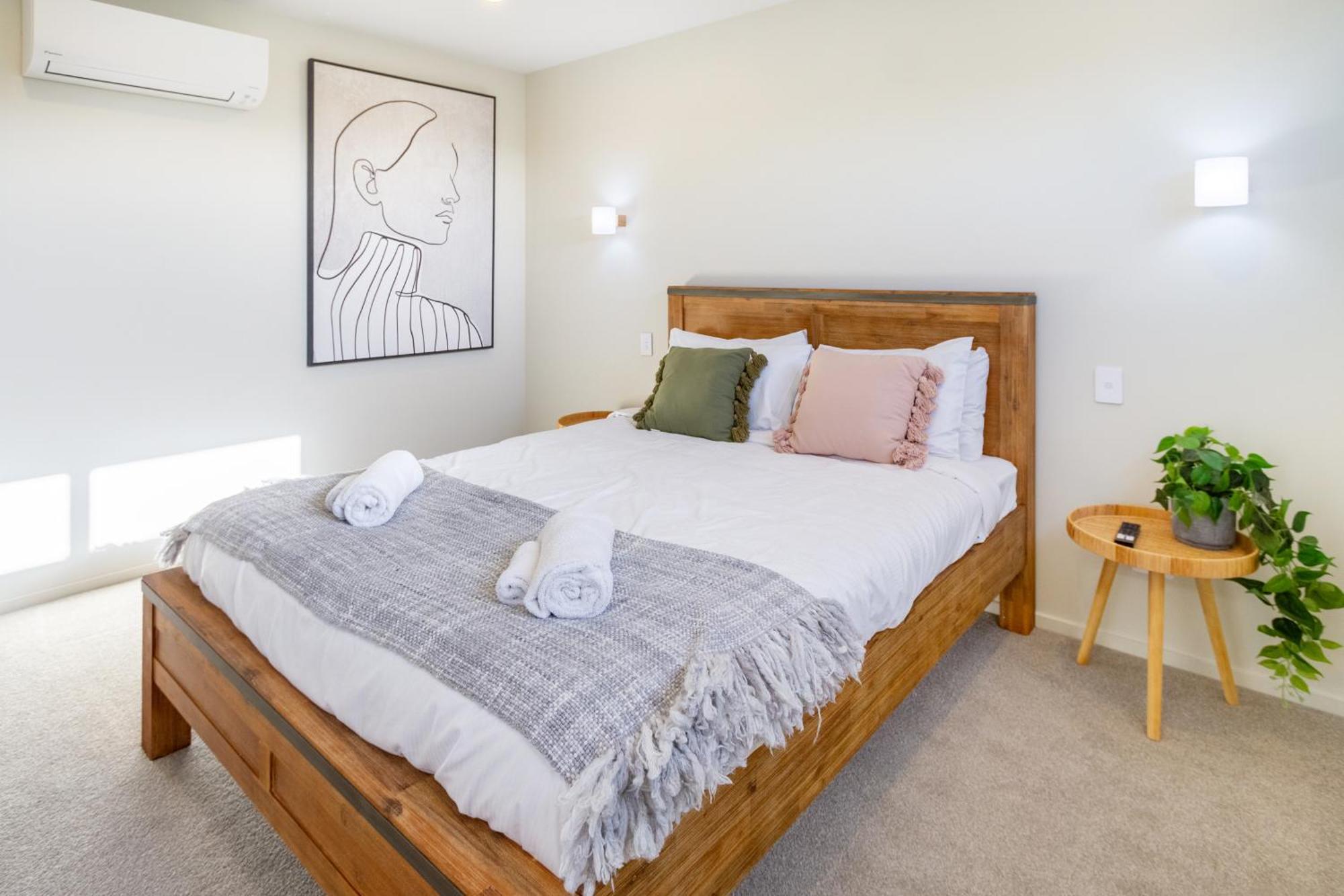Luxury Beachside Living Elegant 3-Bedroom Haven Christchurch Exterior photo