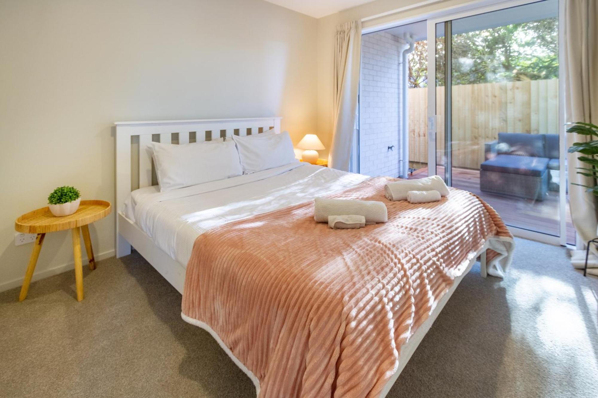 Luxury Beachside Living Elegant 3-Bedroom Haven Christchurch Exterior photo