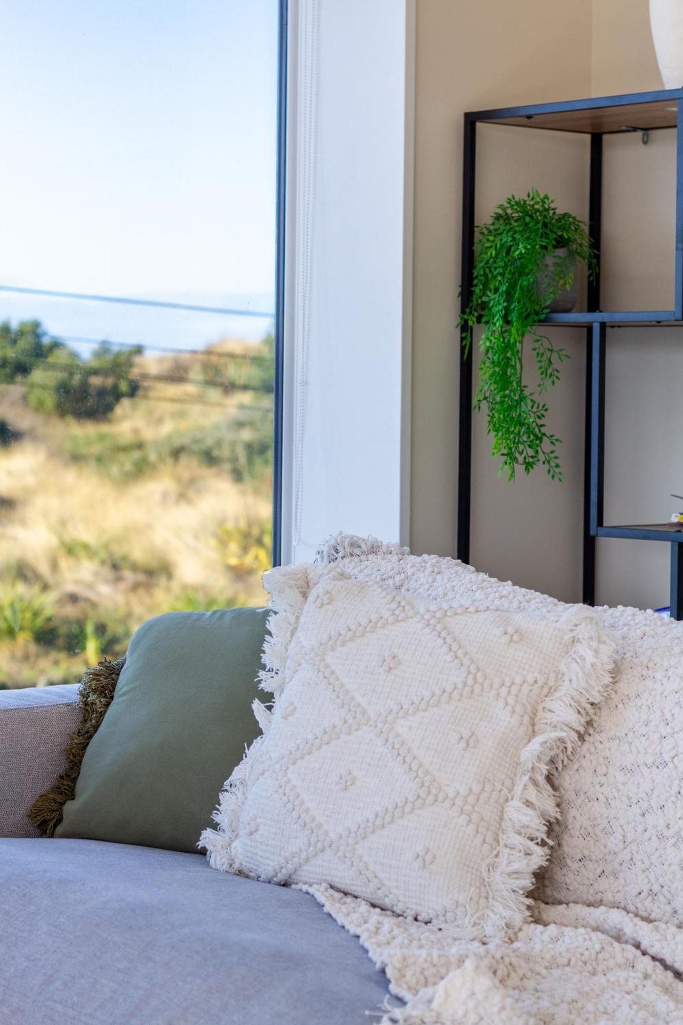 Luxury Beachside Living Elegant 3-Bedroom Haven Christchurch Exterior photo