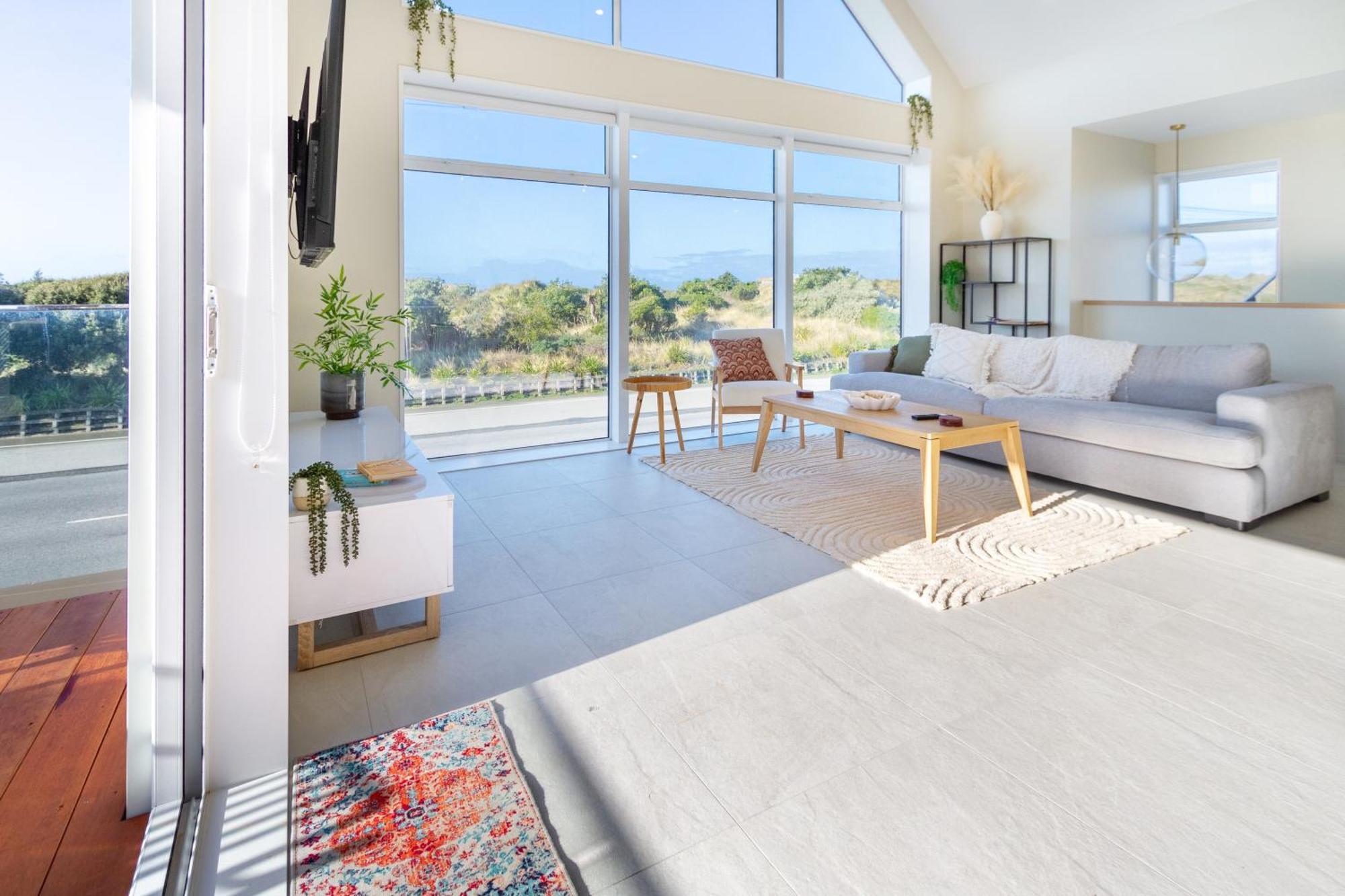 Luxury Beachside Living Elegant 3-Bedroom Haven Christchurch Exterior photo