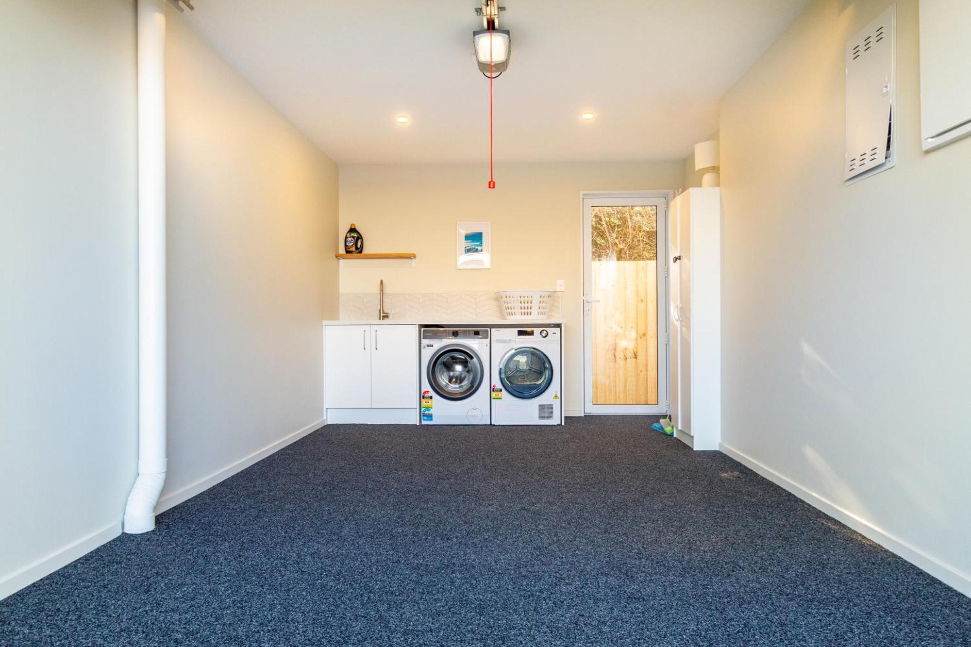 Luxury Beachside Living Elegant 3-Bedroom Haven Christchurch Exterior photo