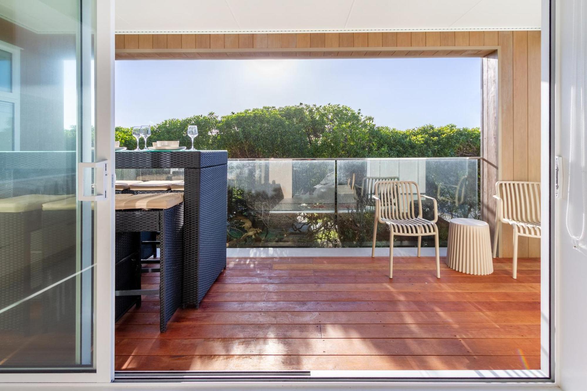 Luxury Beachside Living Elegant 3-Bedroom Haven Christchurch Exterior photo