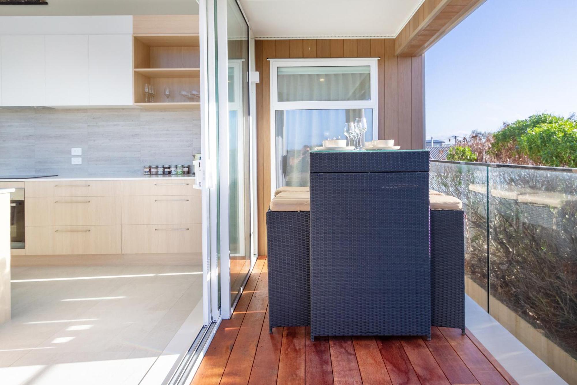Luxury Beachside Living Elegant 3-Bedroom Haven Christchurch Exterior photo